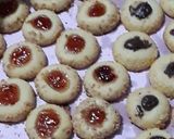 Foto langkah ke 5 dari resep 4. Thumbprint Cookies.