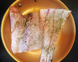 Foto del paso 2 de la receta: Corvina a la plancha con guisantes