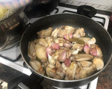 Foto del paso 7 de la receta: Alas de pollo con ajos y vino con rehogado de col