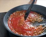 Foto del paso 4 de la receta: Tintorera en salsa, con setas