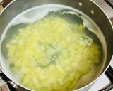 A picture of step 1 of Egg soup with spinach and wild garlic.