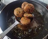 A picture of step 7 of Bajra Methi Achari Vada.