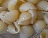A picture of step 2 of White Sauce Pasta.