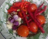 Foto langkah ke 1 dari resep Sambal goreng tomat.