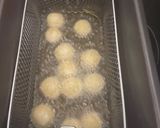 Une image de l'étape 4 de Beignet de manioc accompagné de coco.