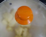 A picture of step 1 of Mawa samosa.