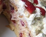 Fehércsokis-mascarponés epertorta recept fázis 12 fotója