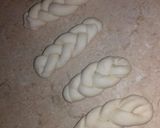 صورة لخطوة 3 من وصفة خبز مضفور خفيييف ريشة