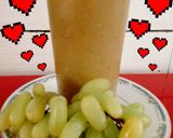 A picture of step 3 of Grapes kiwi Juice.