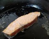 Foto del paso 4 de la receta: Salmón a la naranja sobre bechamel