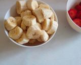 A picture of step 1 of Banana Strawberry icecream.