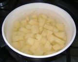 Foto del paso 6 de la receta: Chorizos a la sidra con papas y arvejas