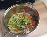 Une image de l'étape 2 de Soupe Asiatique au Poulet.