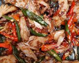 Foto langkah ke 5 dari resep Tongkol Tumis Cabe Bawang.