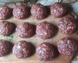 Foto del paso 3 de la receta: Albóndigas gratinadas con salsa blanca y base de papas😎