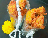 A picture of step 5 of Kanda bhajji.