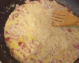 Foto del paso 5 de la receta: Macarrones de colores a la carbonara con Frankfurt y bacon