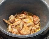 Foto del paso 2 de la receta: Alitas en salsa olla gm
