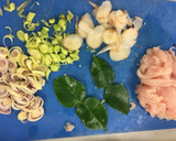 Foto del paso 2 de la receta: Sopa Tailandesa de pollo y coco. Tom Kha Gai