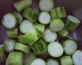 Gambar langkah 3 resipi Petola Masak Bening.