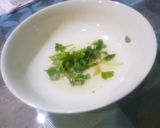 A picture of step 6 of Tom Yum Kung (Thai Hot and Sour Shrimp Soup).