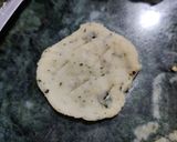 A picture of step 6 of Methi mathri.