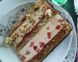 Tort urodzinowo-imieninowy z ozdobą czekoladową krok przepisu 20 zdjęcie