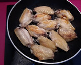 Foto del paso 1 de la receta: Arroz con alitas de pollo