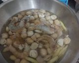 รูปขั้นตอนการทำที่ 2 ของ ต้มยำกุ้งน้ำใส ไม่ใส่พริก เมนูเด็ก