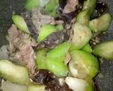Hình bước làm 2 của món Mướp Hương Xào Bò