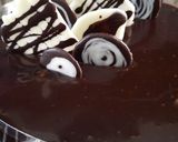 Foto langkah ke 7 dari resep Triple Chocolate Mousse Cake..