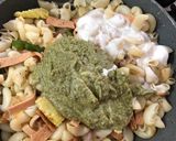 A picture of step 4 of Chicken pesto pasta.