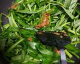 Foto langkah ke 3 dari resep Tumis kangkung terasi(belacan).