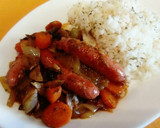 Foto del paso 7 de la receta: Salchichas de pollo con verduras y arroz aromatizado
