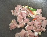 รูปขั้นตอนการทำที่ 5 ของ คะน้าหมู สูตรหิวจัด