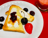 Foto del paso 2 de la receta: Tostada con Queso Mascarpone con toque de jalea de Arándanos Para un Buen Desayuno !! 🍒🍎