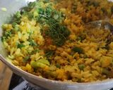 A picture of step 4 of Cauliflower poha.