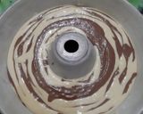 Foto langkah ke 5 dari resep Bolu Zebra Kukus.
