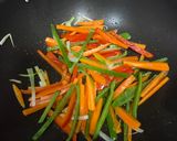 Foto del paso 2 de la receta: Tallarines con verduras al estilo chino