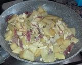 Foto del paso 2 de la receta Revuelto individual de patatas y jamón serrano