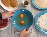 Foto del paso 1 de la receta: Cachopollo de Chicote en freidora de aire versión saludable