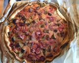 Une image de l'étape 5 de Tarte rhubarbe du jardin et pralines roses.