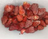 A picture of step 4 of Frozen strawberries.