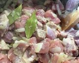 Gombás savanyú sertésragu recept fázis 2 fotója