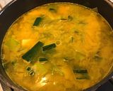Une image de l'étape 7 de Soupe de pommes de terre et poireaux au curcuma et à la crème.