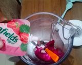 Foto langkah ke 2 dari resep Jus Buah Naga Yogurt.