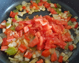 Foto del paso 2 de la receta: Garbanzos en sofrito y taquitos de jamón serrano