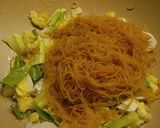 Foto langkah ke 6 dari resep Bihun Goreng Jawa.