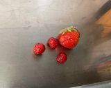 Une image de l'étape 1 de Coupe de skyr aux fraises, prunes et abricot.