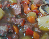 Foto del paso 5 de la receta: Cerdo estofado con verduras al vino tinto y bacon